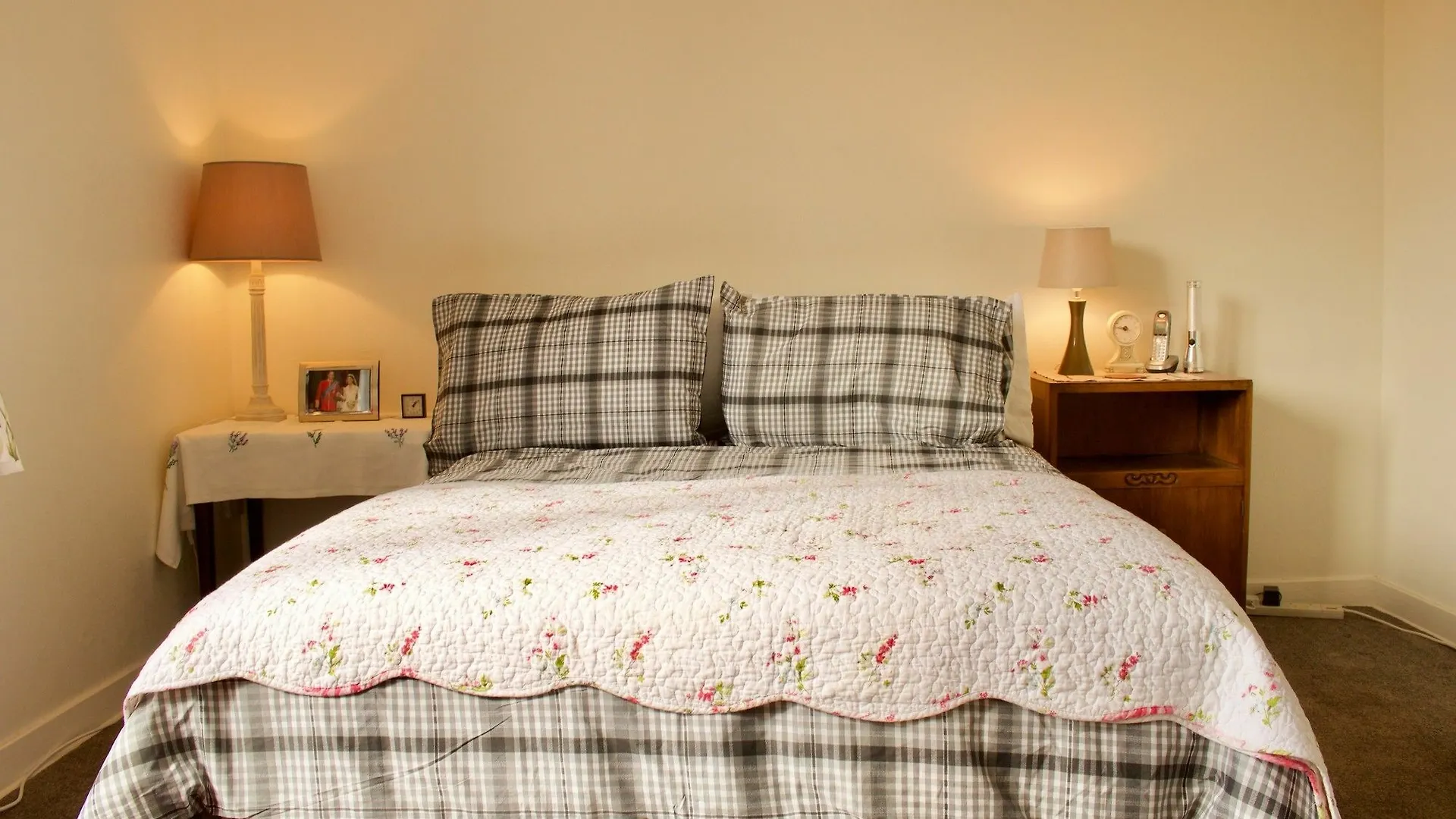 2 Bedroom Edinburgh Apartment