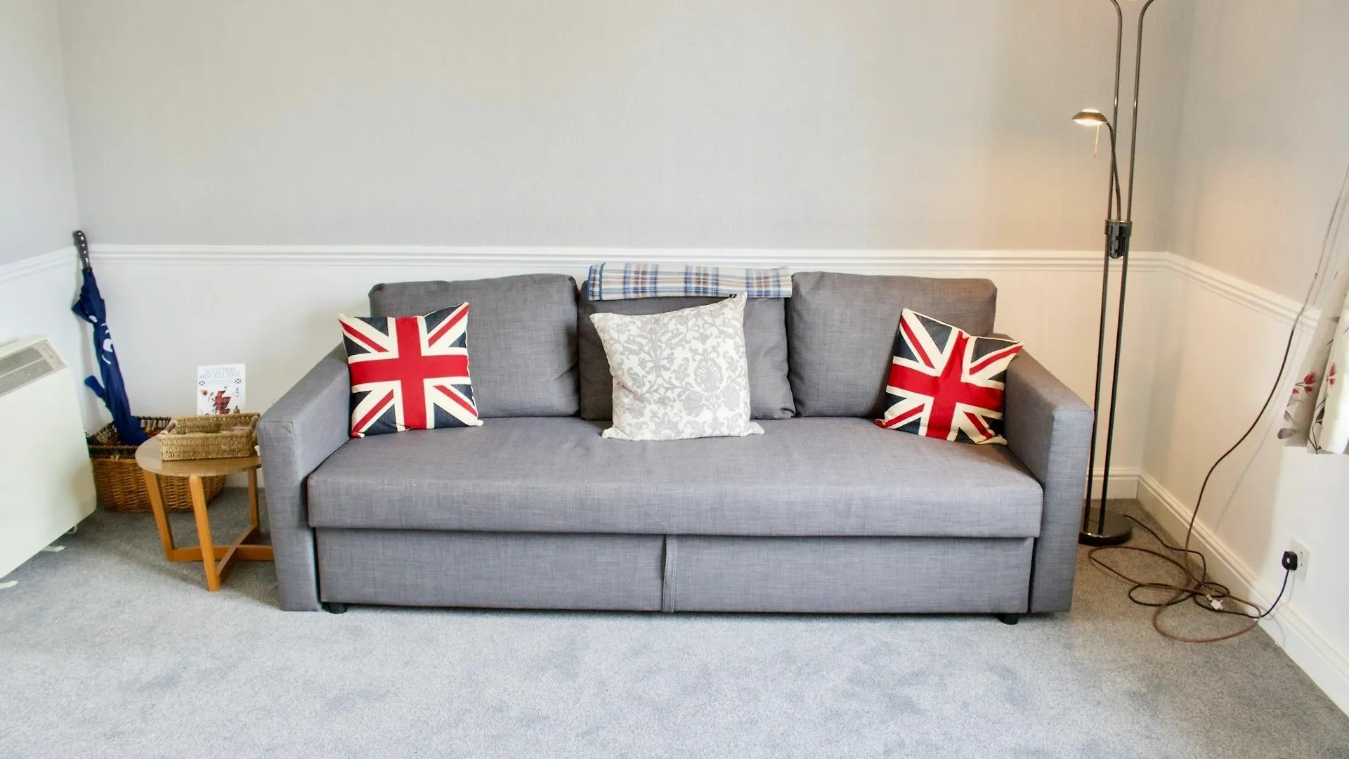 2 Bedroom Edinburgh Apartment